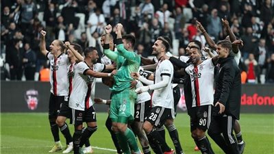 تعادل مثير بين بشكتاش وباشاك شهير في الدوري التركي 