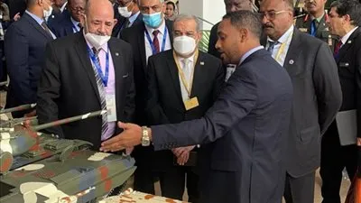 وزير الإنتاج الحربي يتفقد جناح منظومة الصناعات الدفاعية السودانية بالسعودية