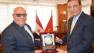 علاء فاروق ومحافظ بورسعيد يفتتحان فرع البنك الزراعي المطور بحي الشرق