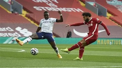 نجم ليفربول السابق يوجه رسالة إلى محمد صلاح