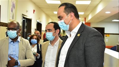 رئيس الرعاية الصحية يزور مستشفيي 
