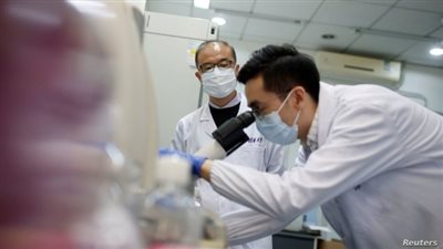 أستاذ مناعة يكشف عن تطور إيجابي في علاج كورنا (فيديو)