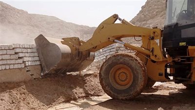 تنفيذ 115 قرار إزالة بمساحة 75 ألف م2 بمركزي إدفو وكوم أمبو بأسوان (صور)