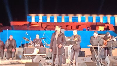 مدحت صالح يطلق حفل معبد 