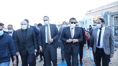 جولة لوزير الصحة ورئيس التأمين لمتابعة سير العمل بالمنظومة الجديدة بالإسماعيلية