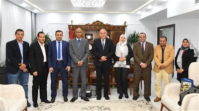 محافظ قنا يستقبل وفد 