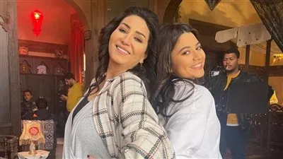 ضحك ولعب وجد في كواليس بيت الشدة بين وفاء عامر وابنتها بسنت حاتم