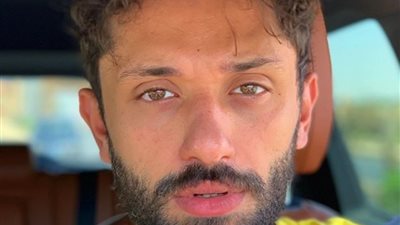 كريم محمود عبد العزيز يغازل متابعيه في أحدث ظهور له