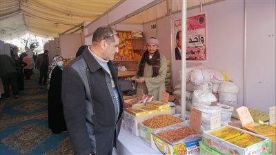 استعدادًا للشهر الكريم.. رئيس غرب المنصورة يتفقد منافذ بيع السلع الغذائية 