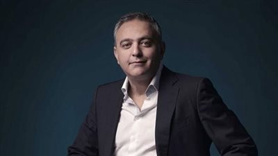 أول تعليق من محمد حفظي بعد تولي حسين فهمي رئاسة مهرجان القاهرة السينمائي