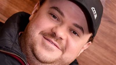 مدحت إسماعيل يروج لدوره في 