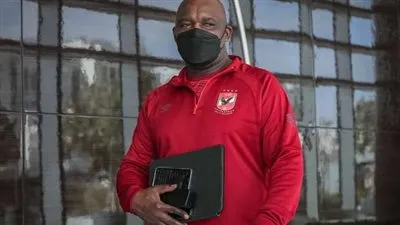 موسيماني يظهر العين الحمرا للاعبي الأهلي قبل موقعة المريخ المصيرية