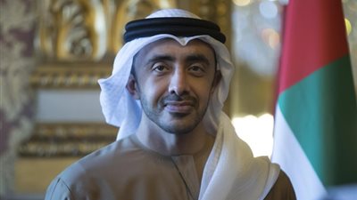 عبدالله بن زايد يهنئ جرابيتريتيس بمناسبة تعيينه وزيرًا لخارجية اليونان