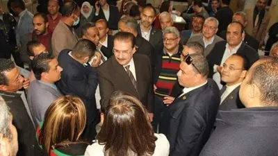 مظاهرة حب ووداع لهاني ضاحي وإعلانه فائض تاريخي لصندوق المعاشات