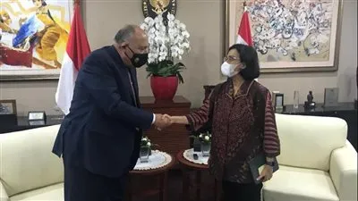 شكري يلتقي وزيرة المالية الإندونيسية 