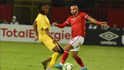 جماهير الأهلي تهتف للاعبين من أجل الفوز على المريخ