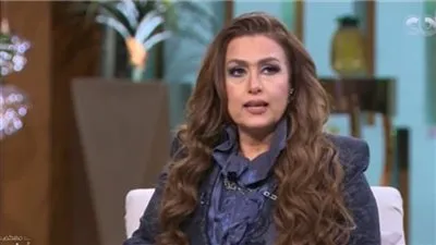 سيمون: عانيت من الشائعات الغريبة.. وهذه نصيحة فاتن حمامة لي