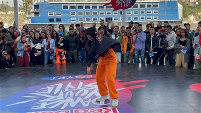 صاحبة فيديوهات الرقص دانس بالحجاب: 