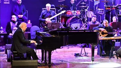 عزفًا منفردًا لعمر خيرت يشعل مسرح المتحف القومي للحضارة المصرية بالفسطاط