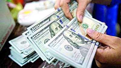 خبيرة مصرفية تكشف سبب تراجع الدولار أمام الجنيه 