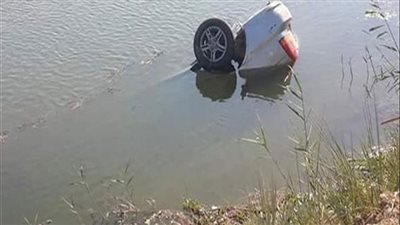 مصرع شخص وإصابة 3 من أسرة واحدة فى انقلاب سيارة بمصرف بالدقهلية 