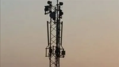 أهالي ملوي بالمنيا يستغيثون من إنشاء شبكات المحمول (صور)