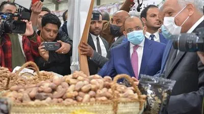 وزيرا التموين والتنمية المحلية ومحافظ الجيزة يفتتحون معرض 