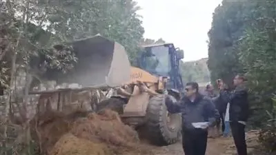 محافظة الجيزة تزيل هناجر ومخالفات بناء بأبو النمرس