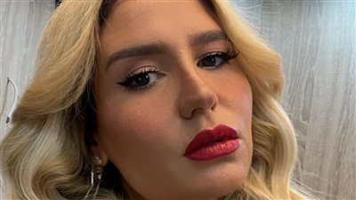 هنا شيحة بإطلالة جديدة تبرز جمالها عبر 