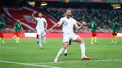 منتخب الجزائر يهزم الكاميرون ويقترب خطوة ونصف من المونديال