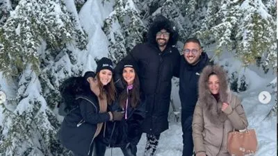 في الثلج.. كريم فهمي يتألق بأحدث ظهور له