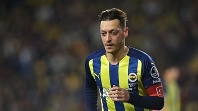 أول رد فعل من أوزيل بعد استبعاده من مباريات فناربخشة