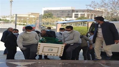 وصول جثمان الفنان أحمد حلاوة لأداء صلاة الجنازة عليه في المجمع الإسلامي بالشيخ زايد