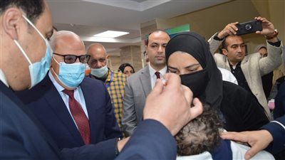 محافظ بورسعيد يدشن حملة التطعيم ضد شلل الأطفال بداية من اليوم 