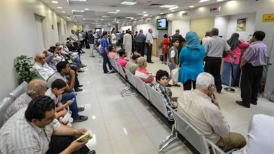 خبيرة اقتصادية تكشف مفاجأة عن طوابير المصريين أمام البنوك (فيديو)