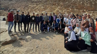 وزير السياحة الأردني يلتقي بطلاب مصر تحت سفح الهرم 