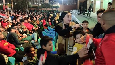قلق جماهير المنصورة أثناء متابعتهم لمباراة مصر والسنغال (صور) 