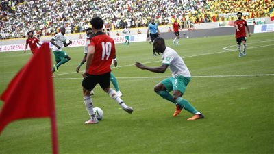 نجم مصر السابق يفتح النار على لاعبي الفراعنة بعد فشل التأهل للمونديال