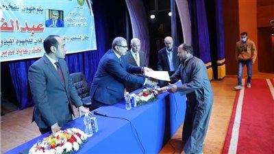 القوى العاملة: تسليم 3825 وثيقة تأمين تكافلي للعمالة غير المنتظمة بالمنوفية (فيديو)