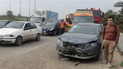 إعادة فتح الطريق الصحراوي بعد رفع آثار حادث التصادم بالإسكندرية (صور)