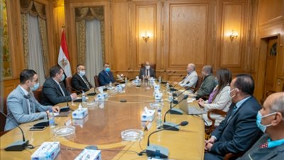 وزير الإنتاج الحربي يبحث مع وفد شركة 
