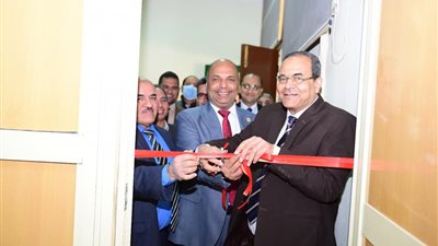 رئيس جامعة سوهاج يفتتح وحدة النيتروجين السائل بكلية العلوم