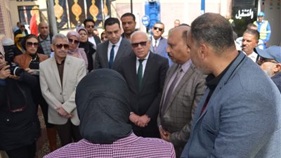 محافظ بورسعيد يفتتح محطة رفع صرف صحي الزهور 