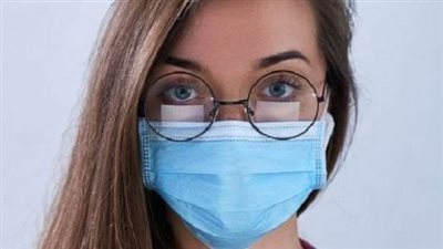 طبيب يطالب المصريين بارتداء نظارة لهذا السبب (فيديو)