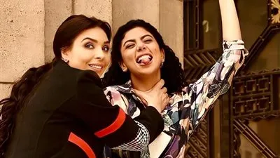 دينا وكارولين عزمي من كواليس مسلسل 