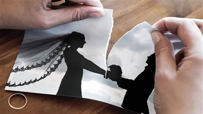 استشاري علاقات أسرية يكشف أسباب زيادة نسب الطلاق في مصر (فيديو)