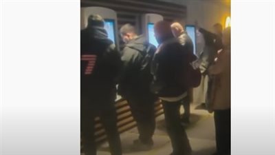 رغم العقوبات الغربية.. طوابير طويلة أمام ماكدونالدز في موسكو (فيديو)