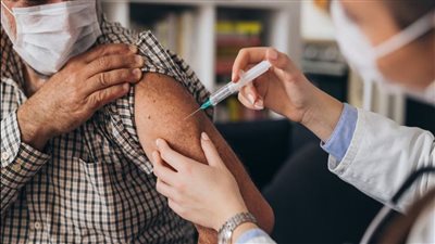 هل لقاح فيروس كورونا يُفطر في نهار رمضان.. 