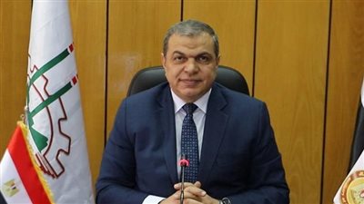 القوى العاملة تبحث مع شركات مصرية تذليل أى صعوبات أمام سفر العمالة لليبيا