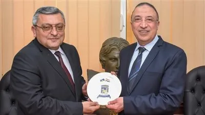 محافظ الإسكندرية يبحث مع سفير أرمينيا تعزيز العلاقات بين الجانبين